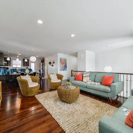 Tropical Oasis - King Beds - Free Netflix & Parking - Fast Wi-Fi Villa Edmonton Exterior photo
