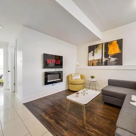 Tropical Oasis - King Beds - Free Netflix & Parking - Fast Wi-Fi Villa Edmonton Exterior photo
