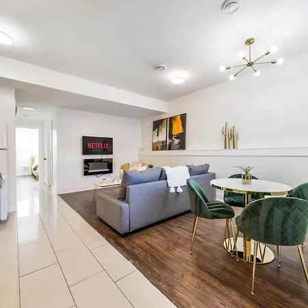 Tropical Oasis - King Beds - Free Netflix & Parking - Fast Wi-Fi Villa Edmonton Exterior photo